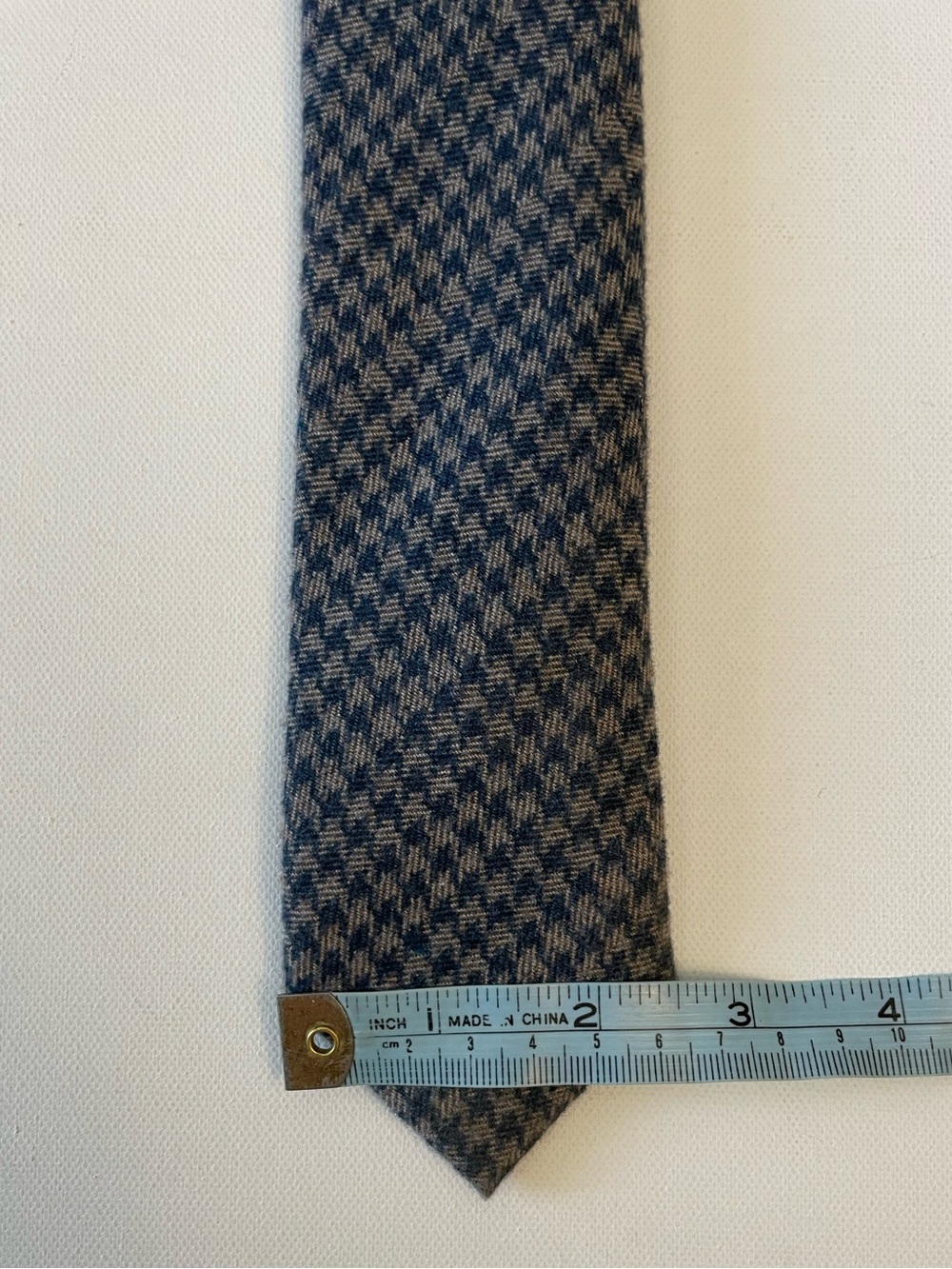 The Tie Bar 100% Cotton Tan/Teal Houndstooth Tie (2.5in x 59.75in) - Picture 4 of 7